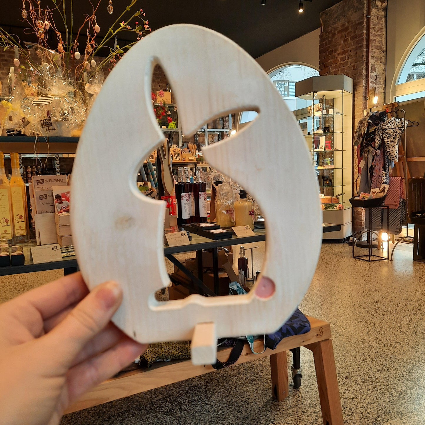 Ei mit Hase aus Holz mit Ständer holzfarben