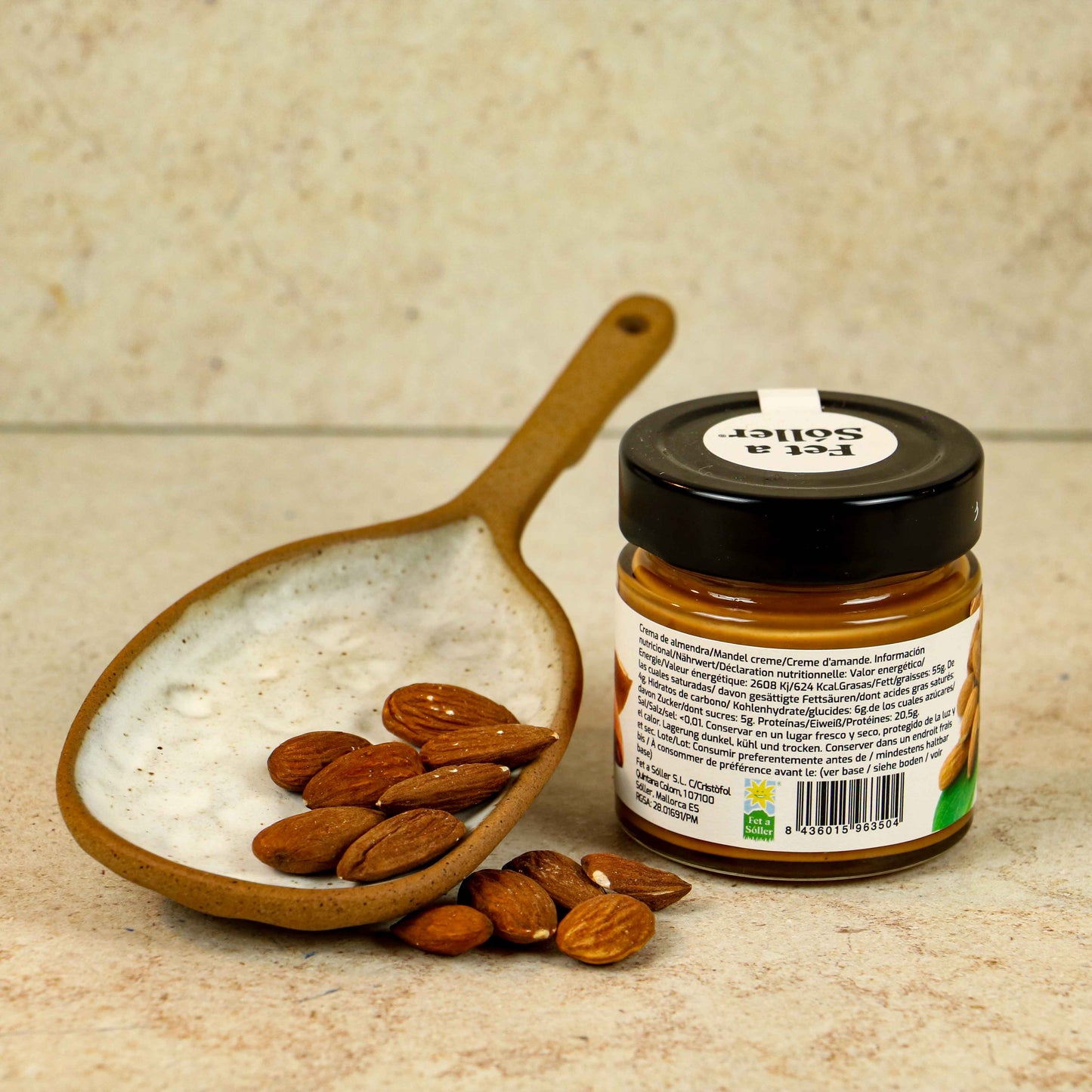 Natürliche Mandelcreme