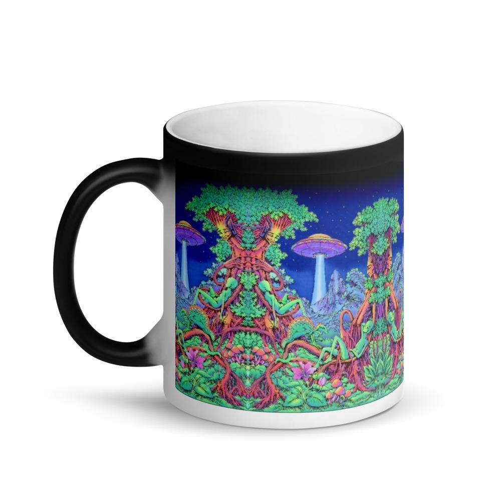 Trippy Alien invasion Matte, schwarze Zaubertasse