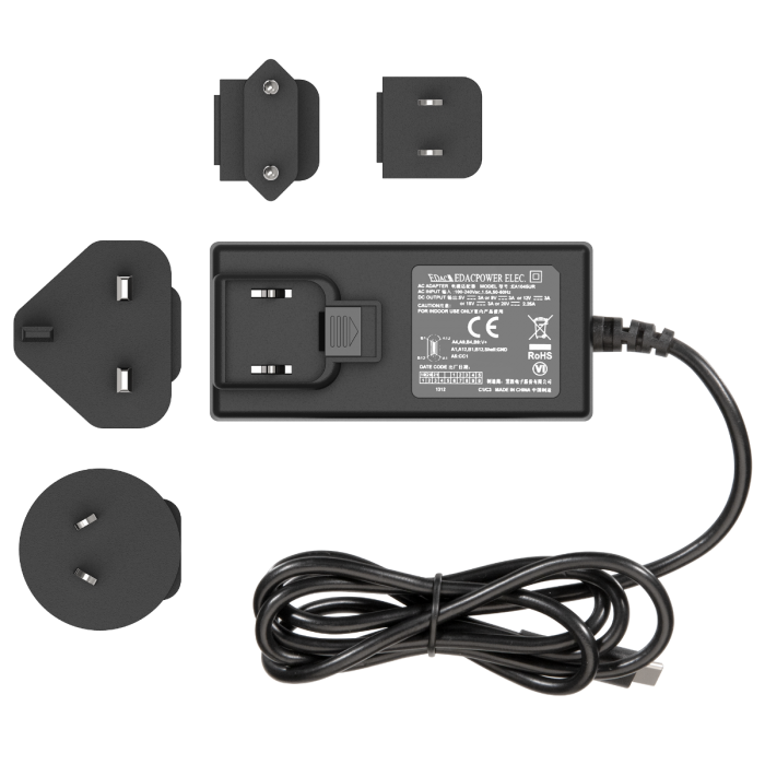 Mighty+ USB‑C Schnellladegerät mit vier austauschbaren Steckern und weltweiter Kompatibilität